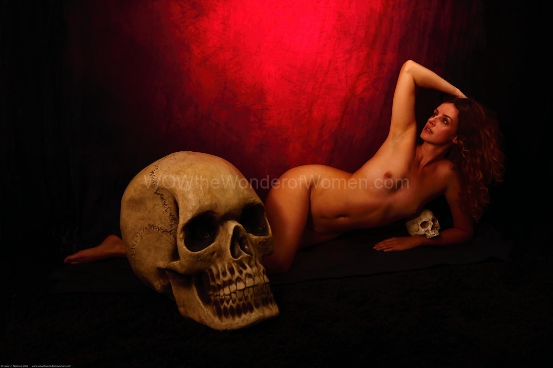 Jennifer-Jones-nude-with-skulls
